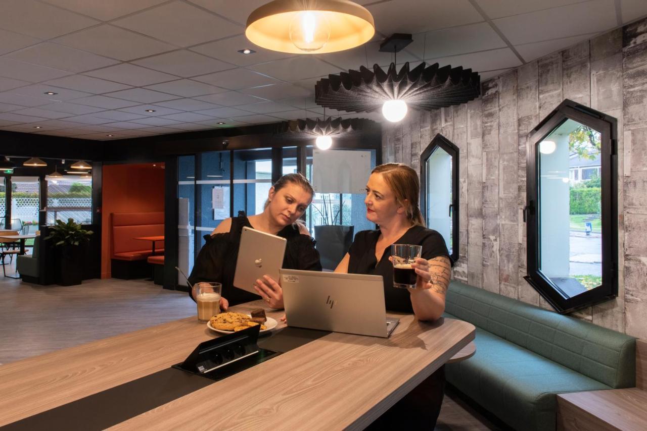 Ibis Cergy Pontoise Le Port Hotel Bagian luar foto