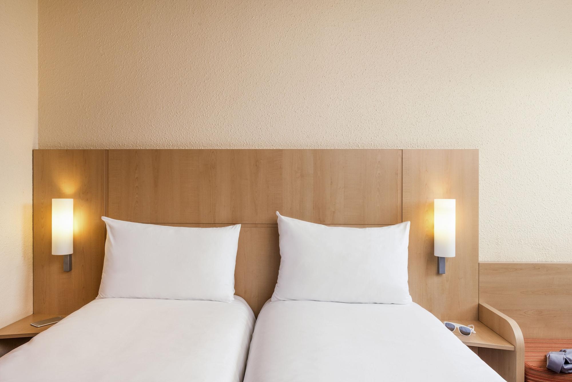 Ibis Cergy Pontoise Le Port Hotel Bagian luar foto