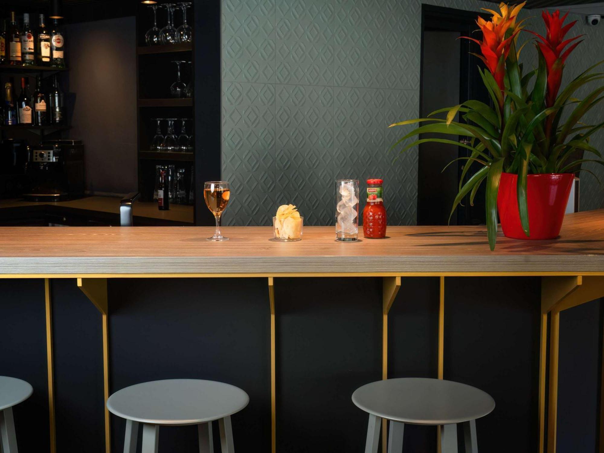 Ibis Cergy Pontoise Le Port Hotel Bagian luar foto