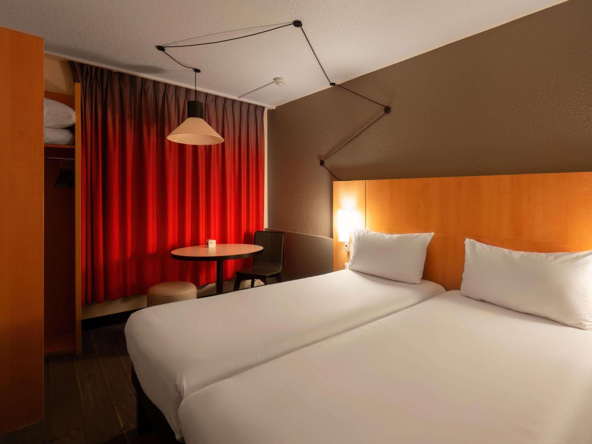 Ibis Cergy Pontoise Le Port Hotel Bagian luar foto