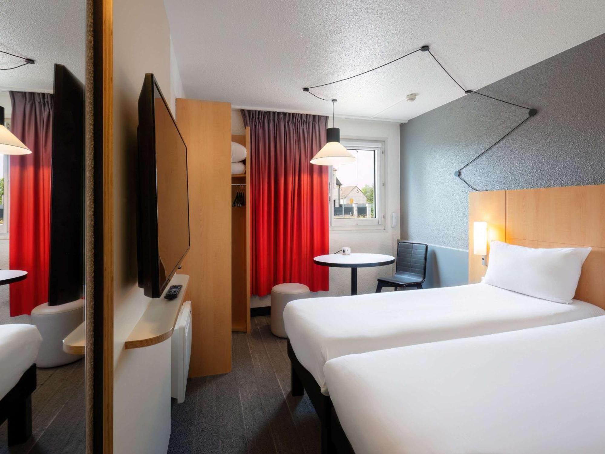 Ibis Cergy Pontoise Le Port Hotel Bagian luar foto