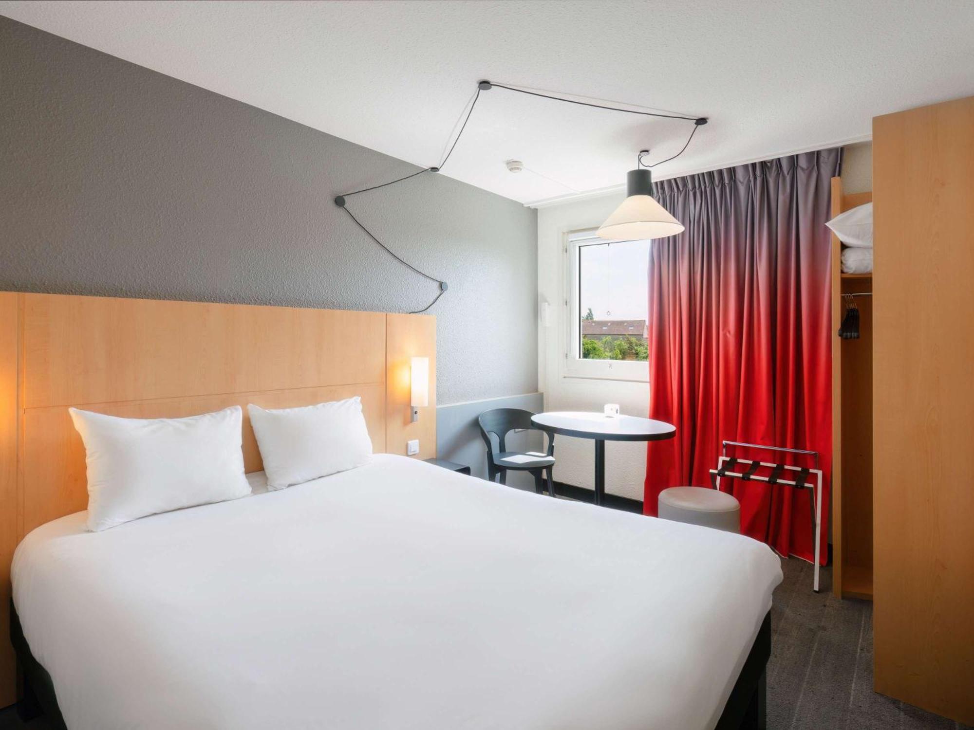 Ibis Cergy Pontoise Le Port Hotel Bagian luar foto
