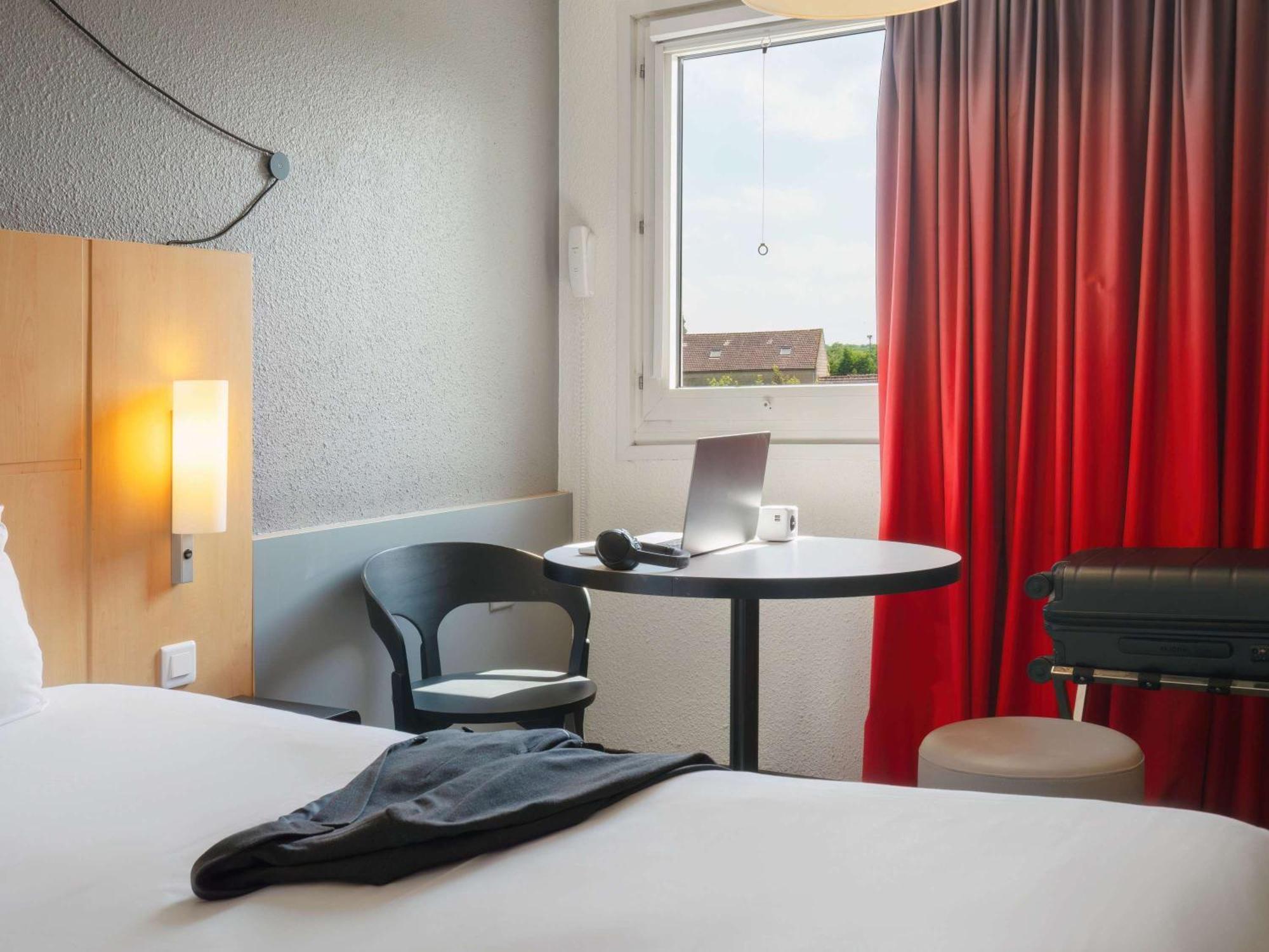 Ibis Cergy Pontoise Le Port Hotel Bagian luar foto