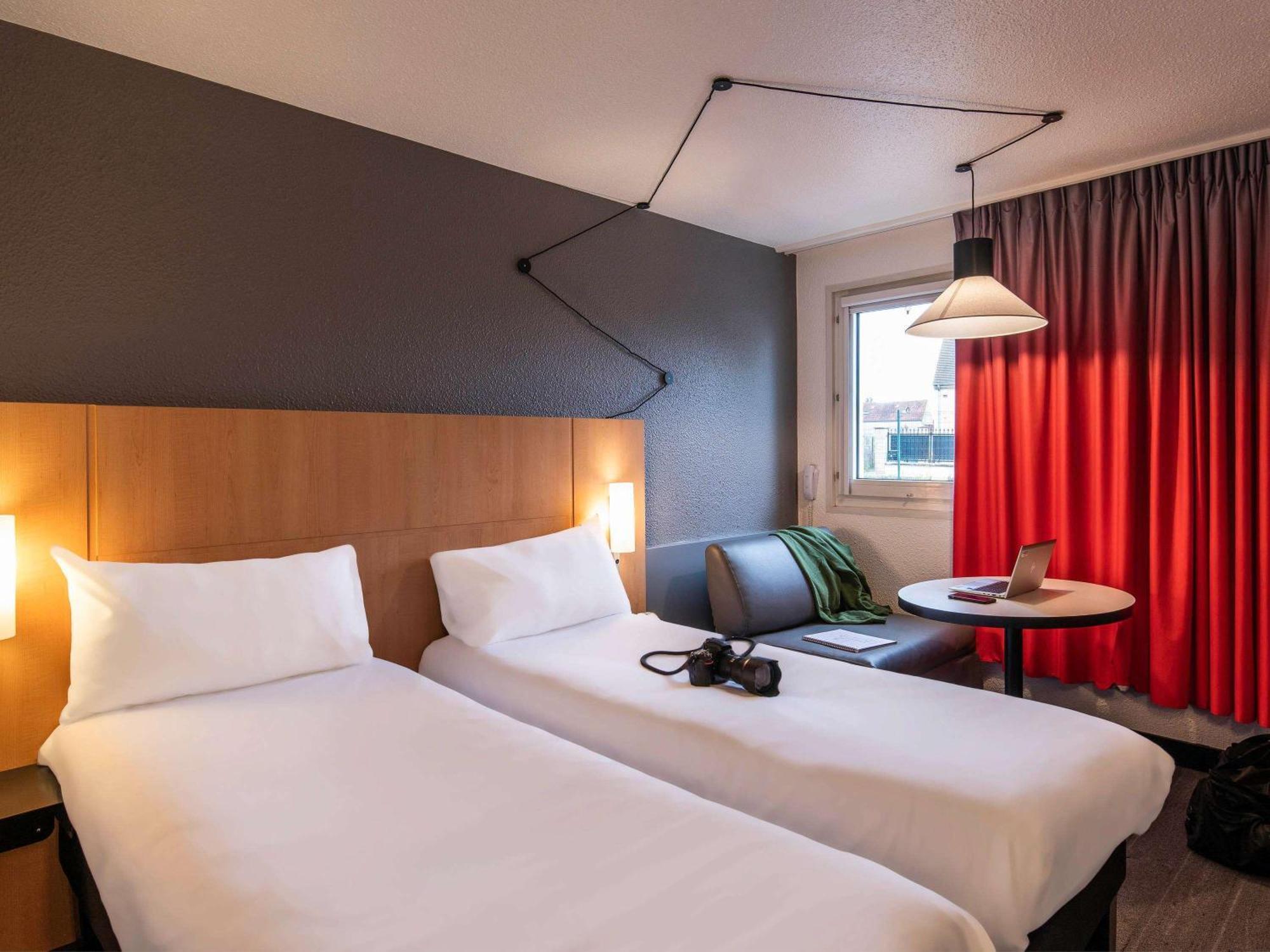Ibis Cergy Pontoise Le Port Hotel Bagian luar foto